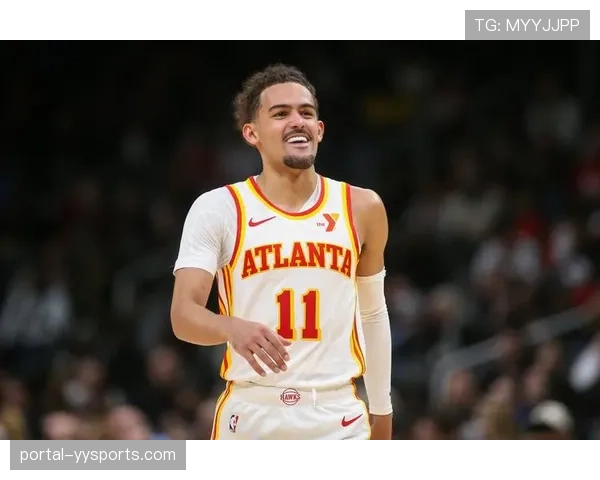 老鹰第三节一波流，特雷·杨场下挥毛巾助威